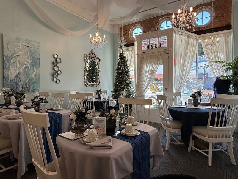 The White Heron Tea & Gifts