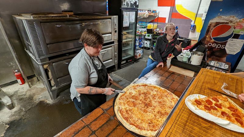 Toppings on the Menu: Classic Choices, Honest Execution