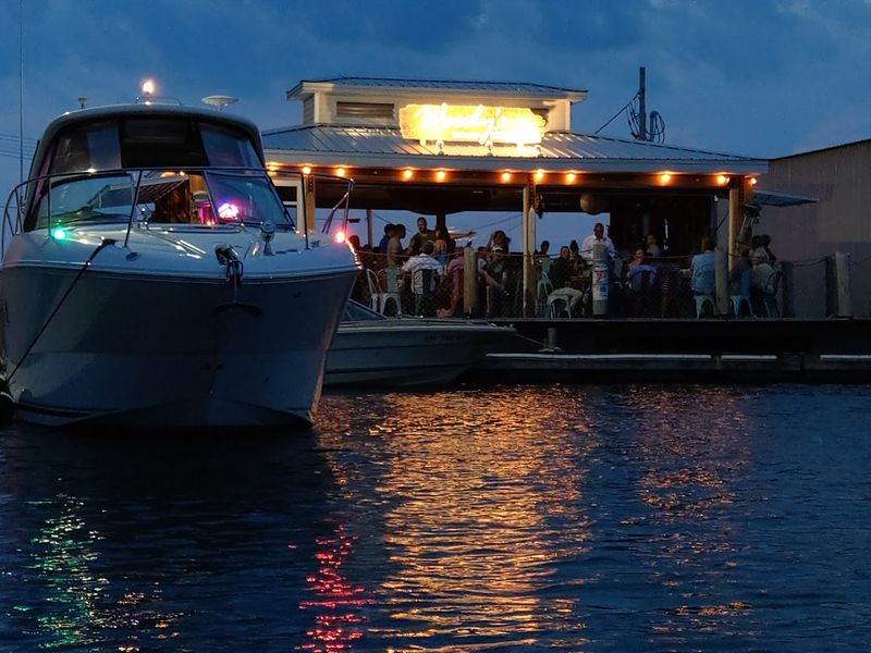 Woody's Backwater BARge & Grill (Erie, PA)