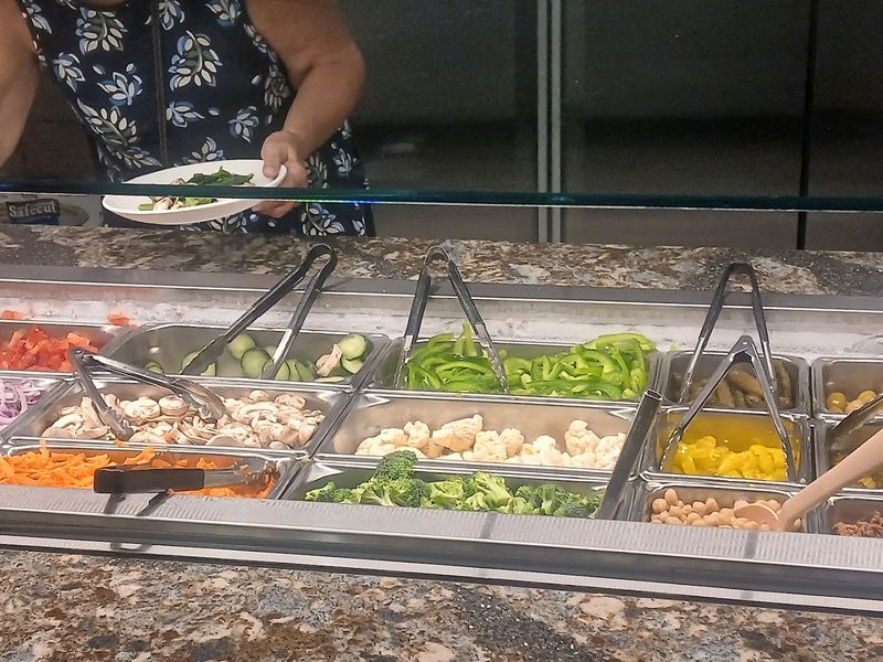 The Salad Bar That Actually Delivers
