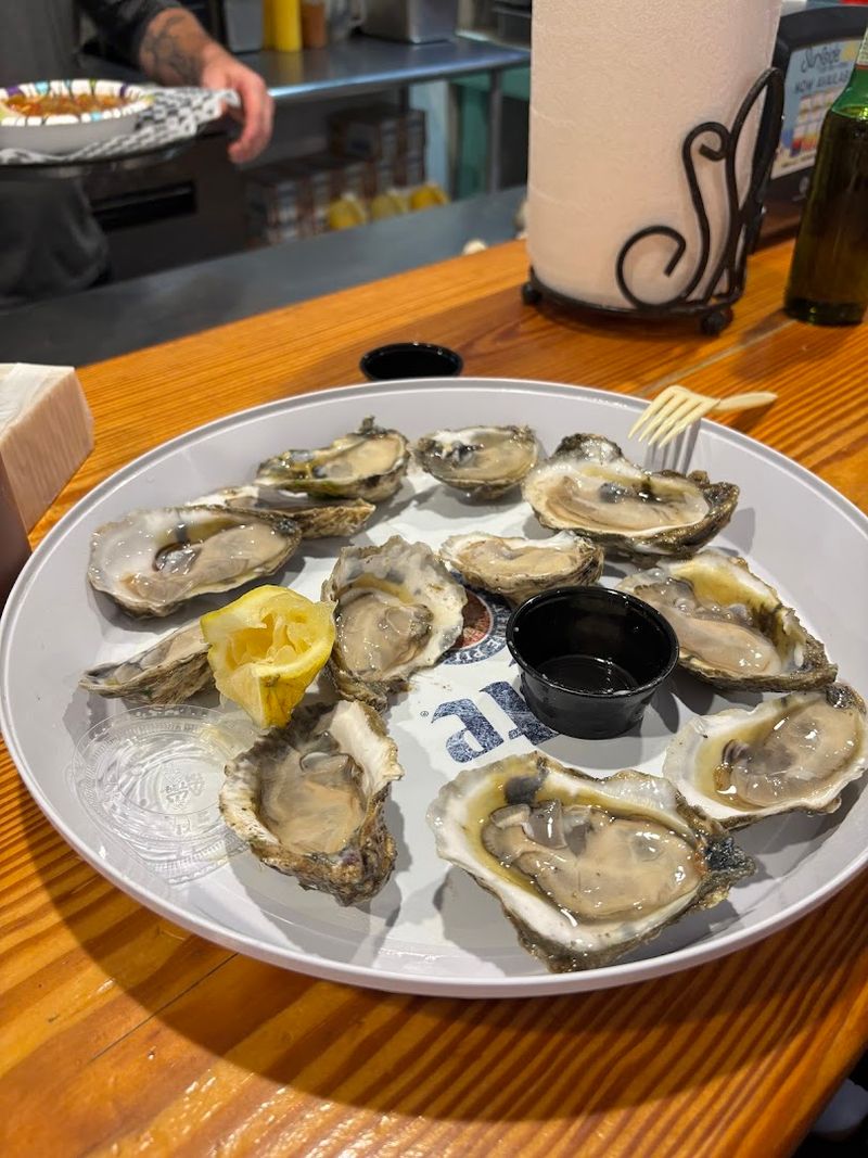 Lynn&rsquo;s Quality Oysters & Raw Bar