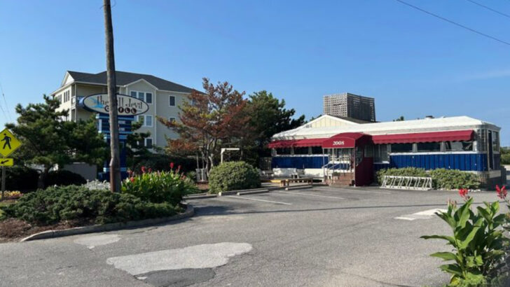 The Best Seat in North Carolina Might Be a Booth Inside This 1939 Dining Car on the Outer Banks