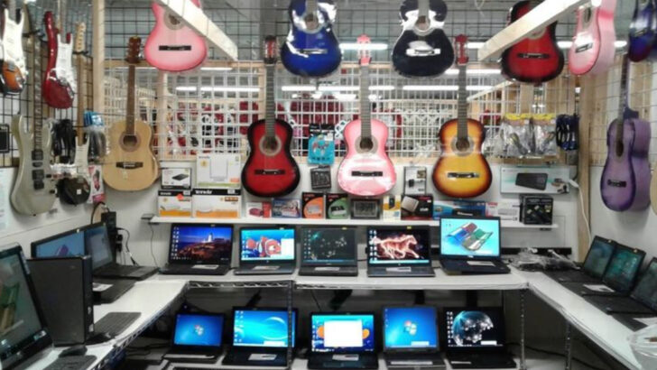 The Biggest Flea Market In Georgia Turns Bargain Hunting Into An All-Day Treasure Hunt