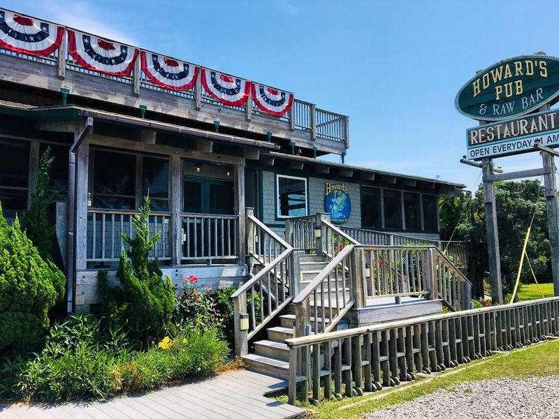 Howard&rsquo;s Pub and Raw Bar - Ocracoke