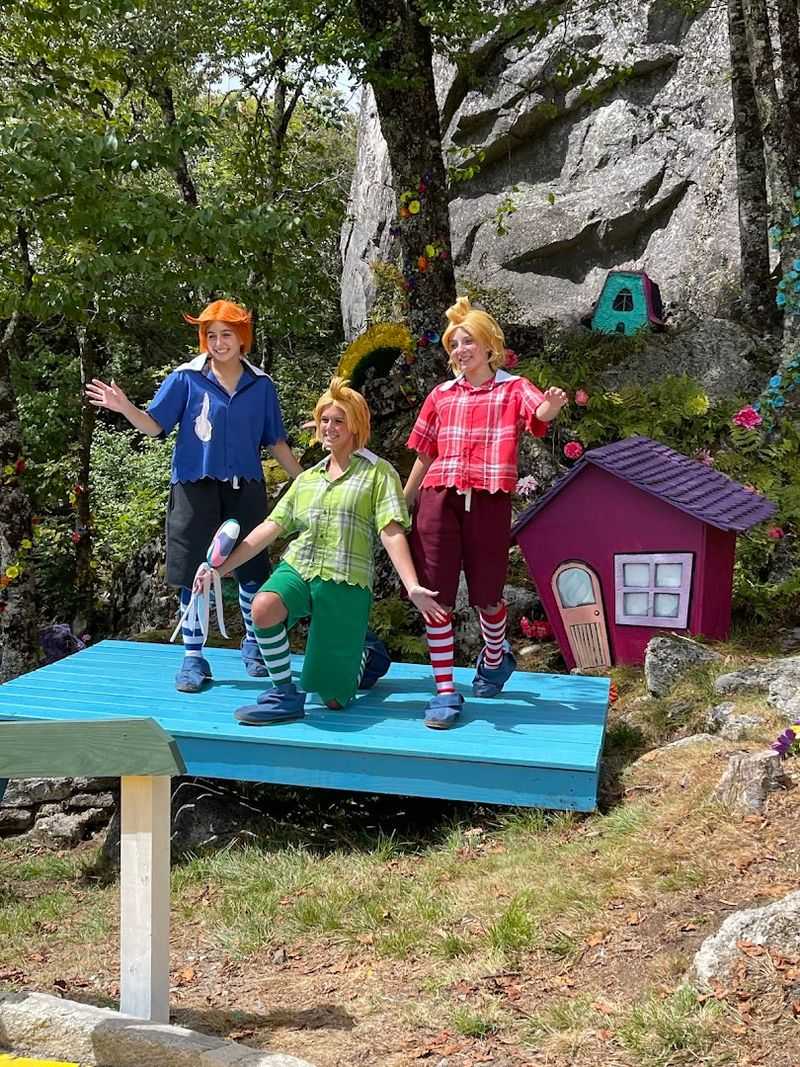 Live Character Performances Along the Route