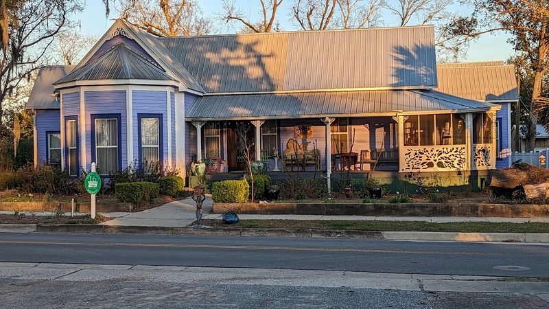 Rock-Bottom Housing Costs That Leave Money in Your Pocket