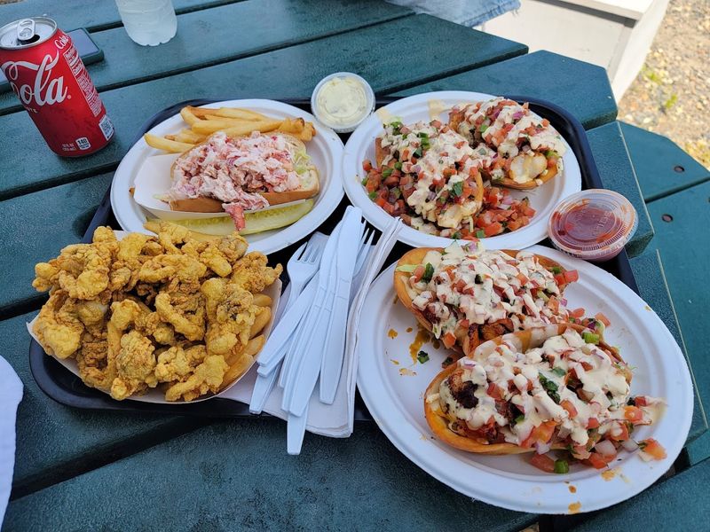 Fried Seafood Plates Come With the Classics, Done Consistently