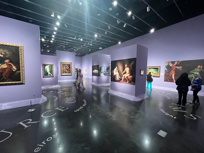 The VR Headset Experience Inside the Galleries