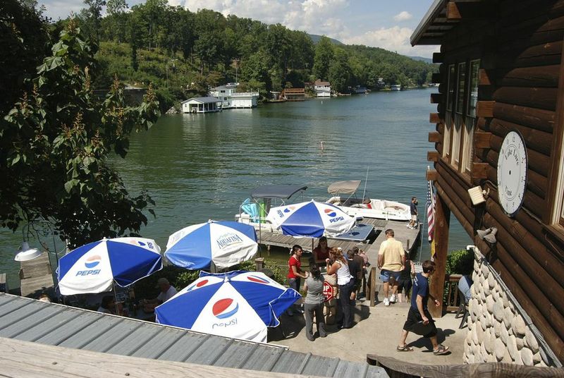Dining and Local Eats Around Lake Lure