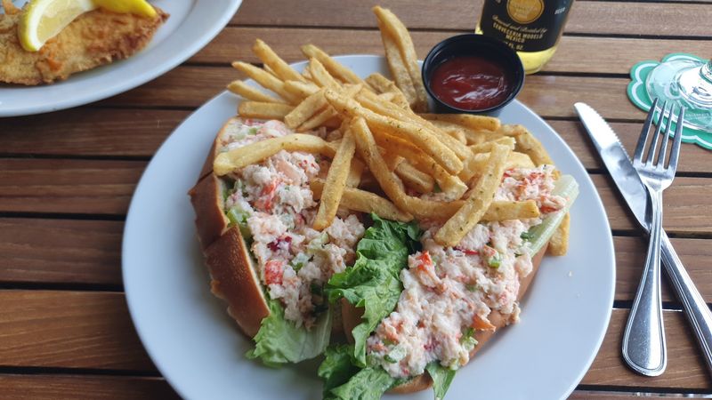 River House Seafood, Savannah