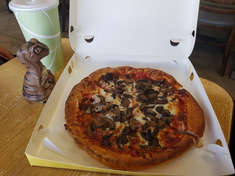 The Pizza &mdash; Why People Drive From Across the Midwest for a Slice