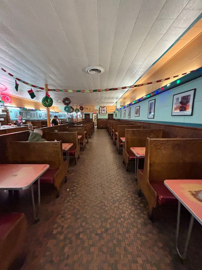 Old-School Atmosphere That Hasn't Changed Much