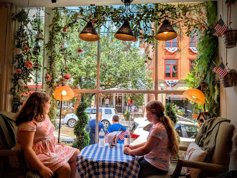 The Cozy Atmosphere and Charming Interior