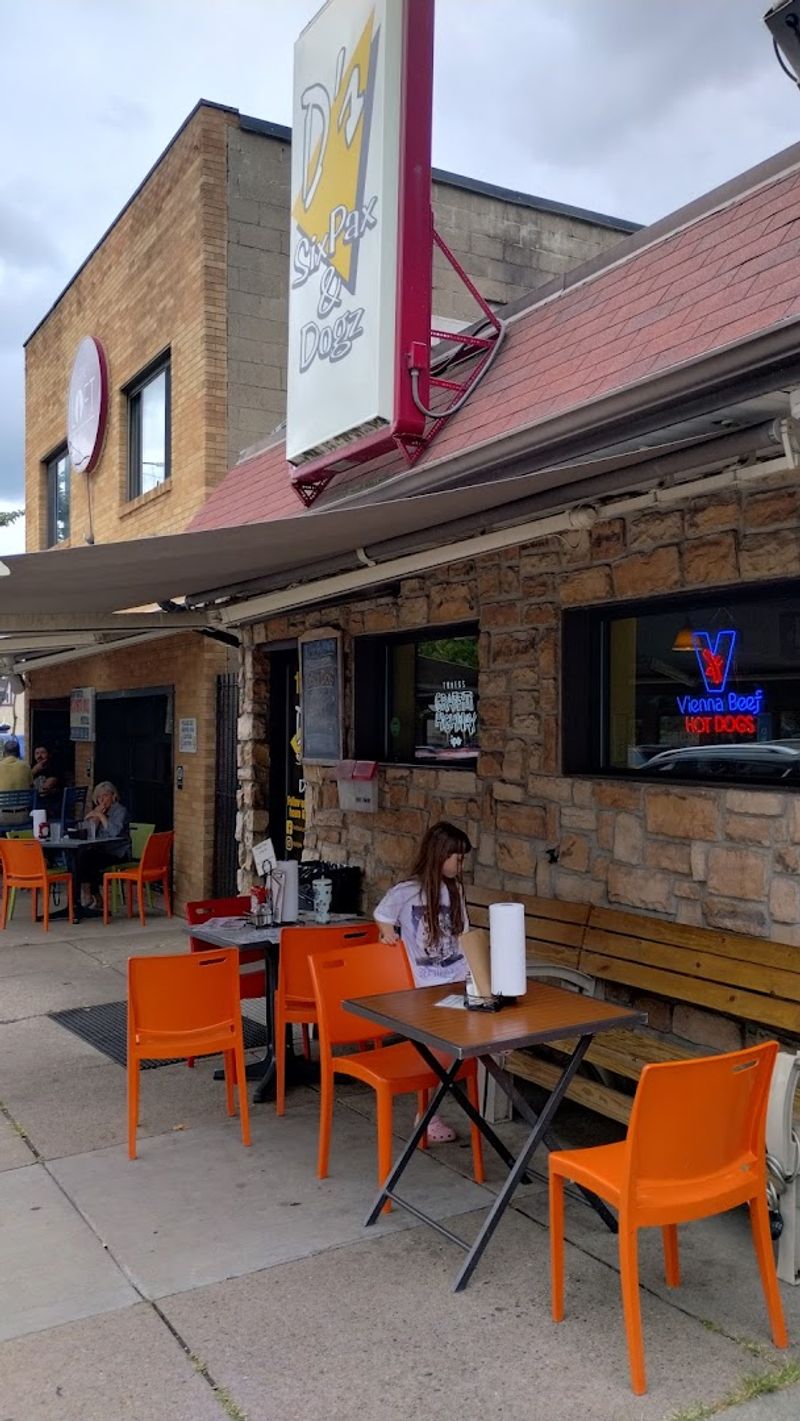 A Neighborhood Spot That Became a Hot Dog Destination