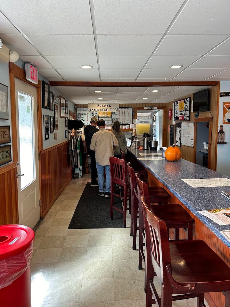 The Cash-Only Policy That Keeps Things Old-School