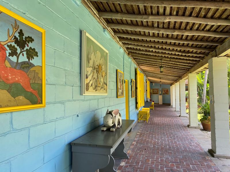 Guided Tours with Knowledgeable Docents