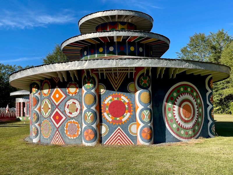 Hand-Painted Buildings and Immersive Spaces