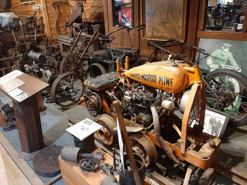 The Restoration Shop As A Mechanical Theater