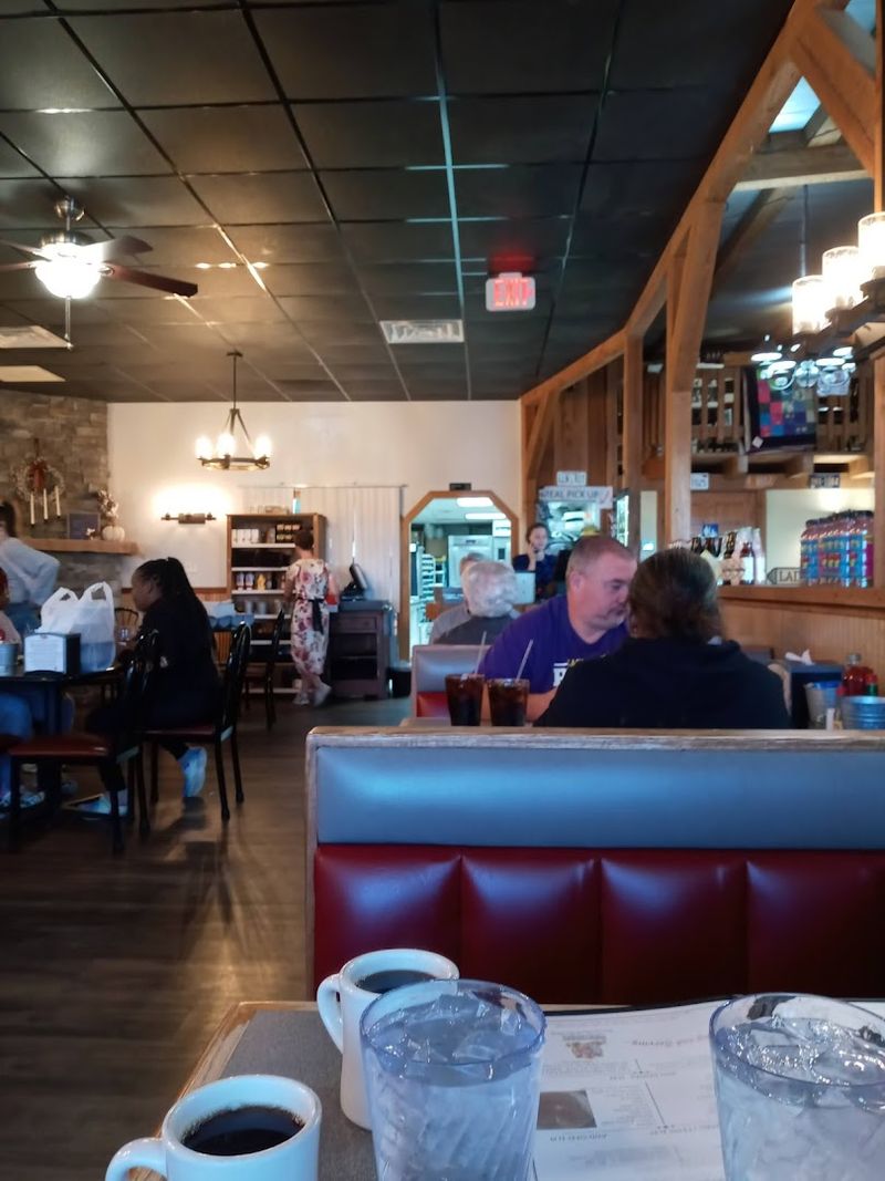 The Cozy Cafe Atmosphere and Warm Service