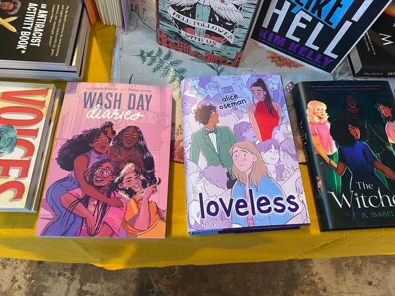 Staff Knowledge: The Difference Between a Bookstore and a Book Warehouse