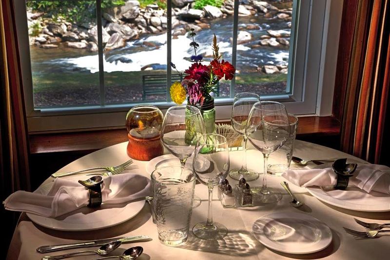 The Cheoah Dining Room at Tapoco Lodge