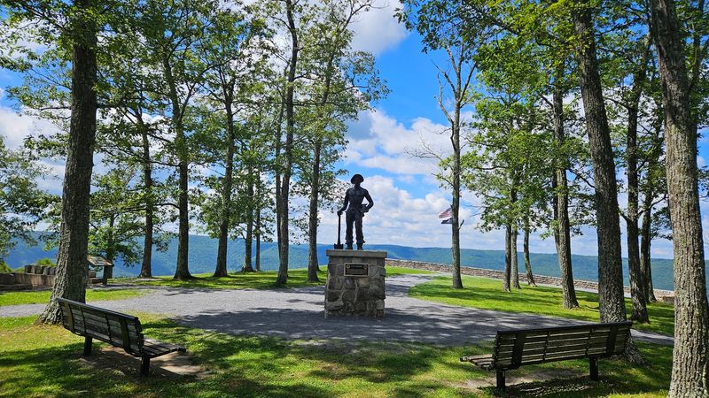 Picnic Area: Lunch With the Most Impressive Backdrop in the State