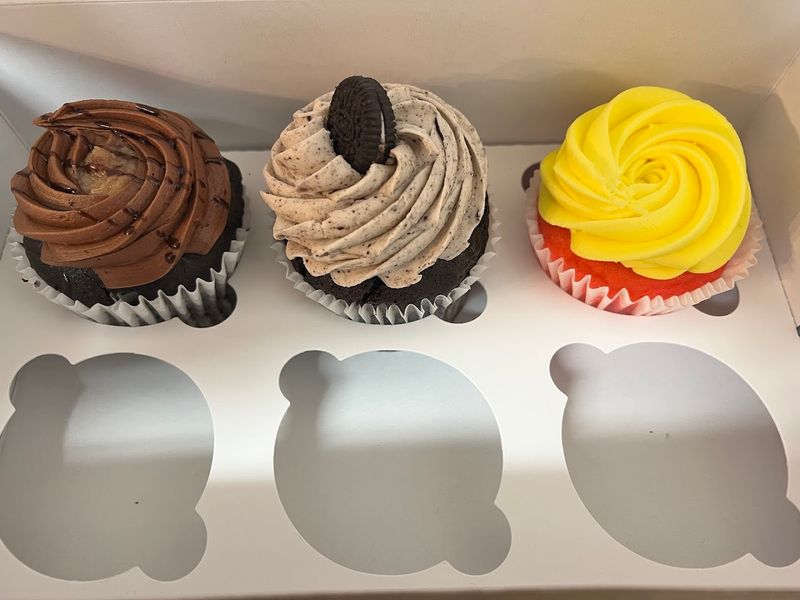 Cupcakes and Cake Squares That Smell as Good as They Taste