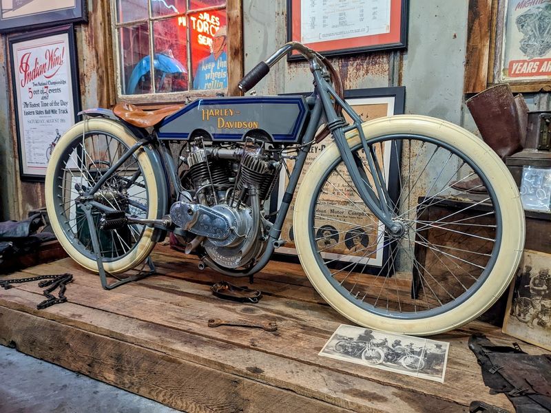 Board Track Racers With No Time For Fear