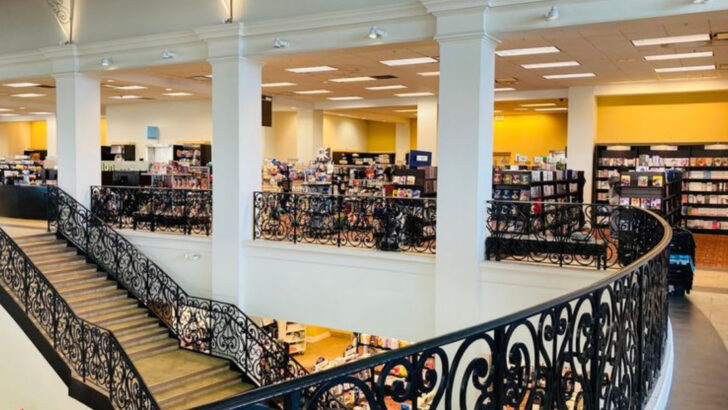 The Two-Story Ohio Bookstore Where the Grand Staircase Has Become a Local Landmark of Its Own