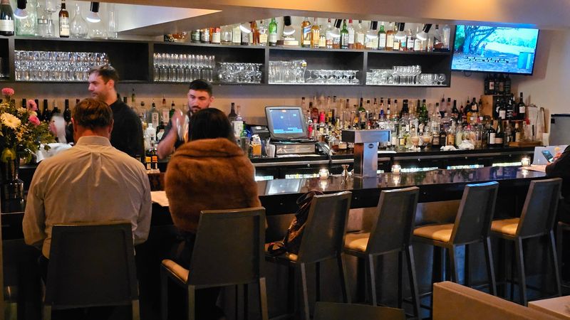 Dining Alone, On a Date, or With a Group &mdash; How the Space Adapts