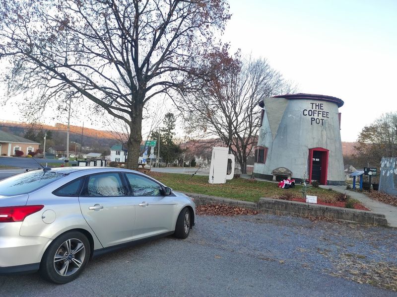 A Giant Roadside Landmark on the Lincoln Highway
