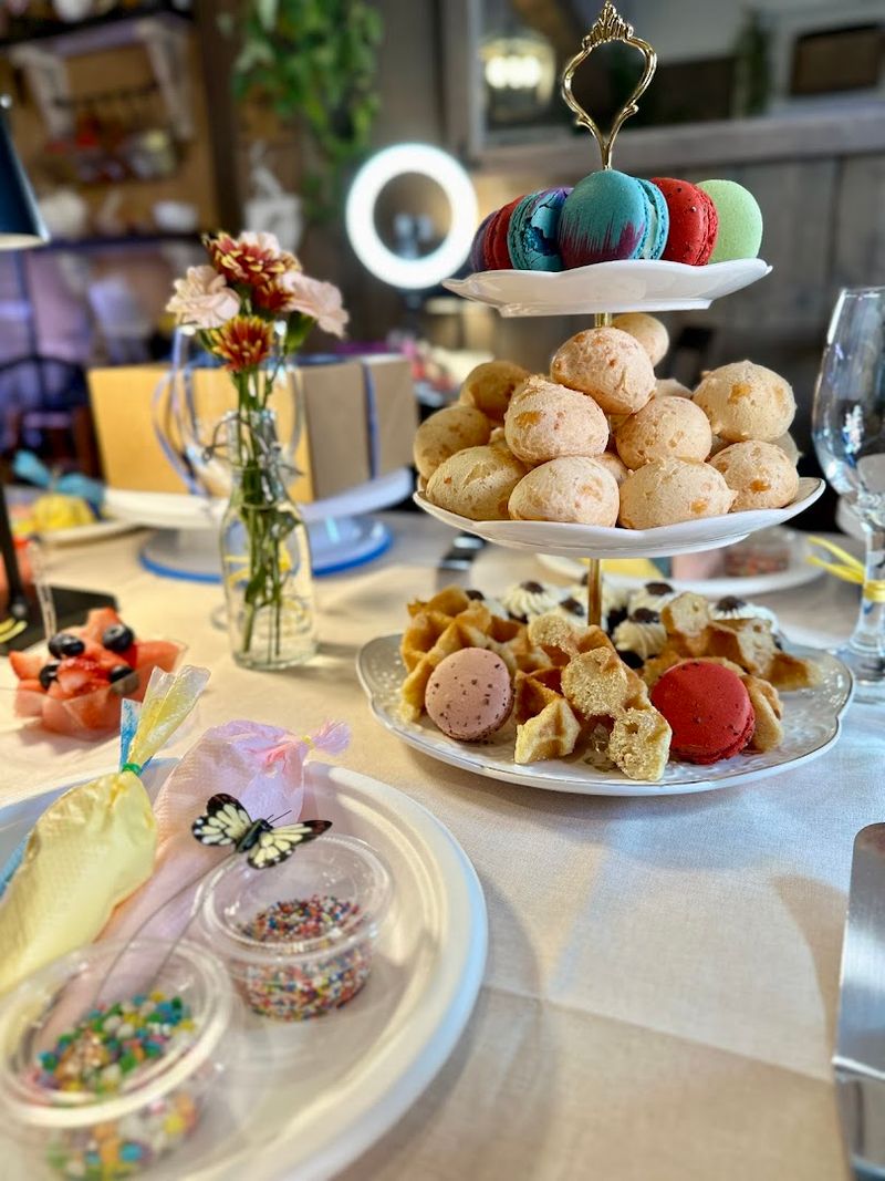Pao de Queijo (Brazilian Cheese Bread)