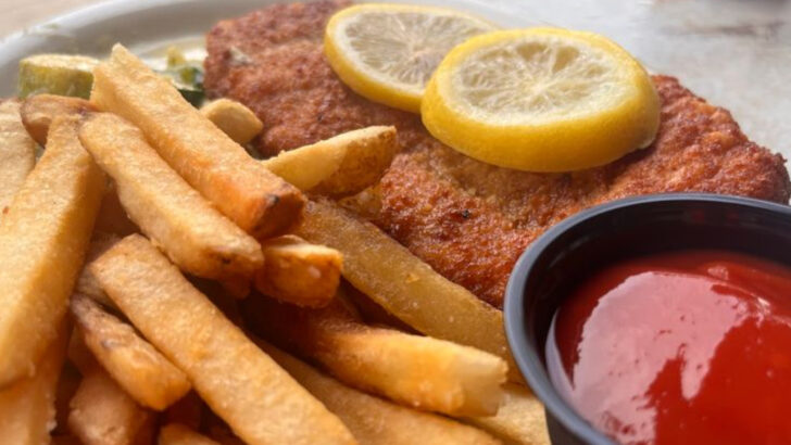 This German Restaurant In A Small Florida Town Has Schnitzel So Authentic People Drive From Across The State