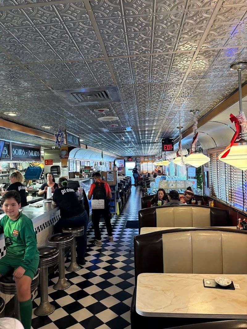 The Retro Atmosphere That Takes You Back in Time