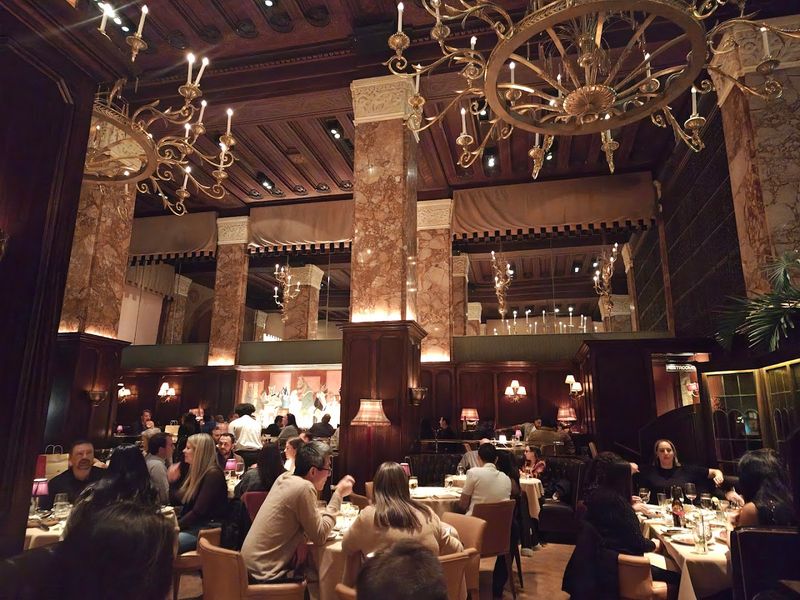 A Tribute to 1940s Hollywood Glamour