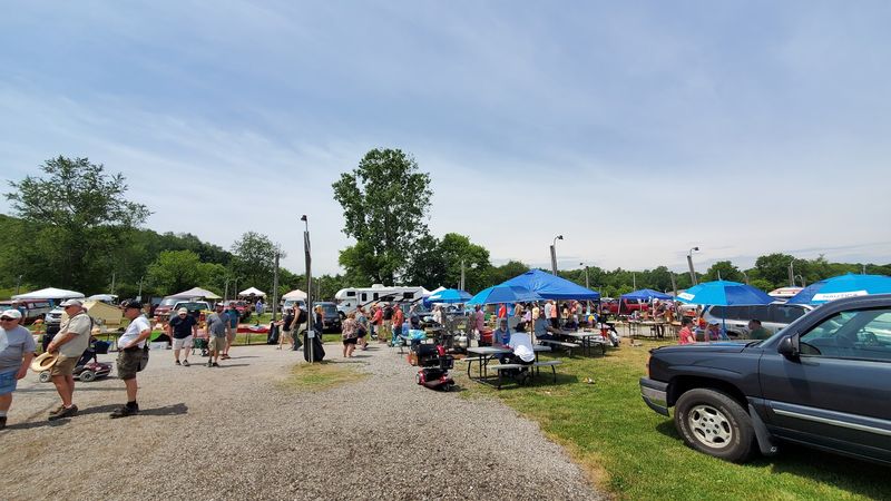 A Staggering Scale: Over 1,600 Vendors Under One Sky