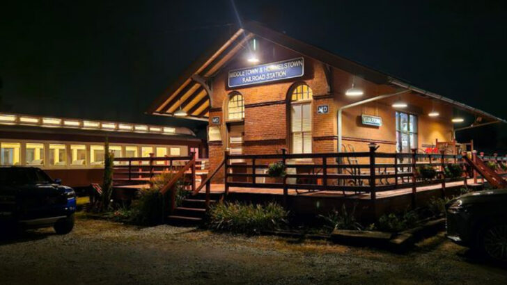 This Train Ride Through Pennsylvania Offers Countryside Views And A Five-Course Meal