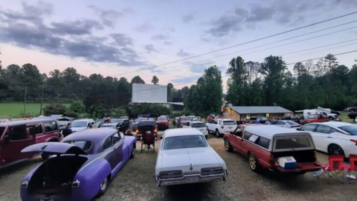 This Vintage Drive-In in the Georgia Mountains Is Still a Favorite Family Night Out