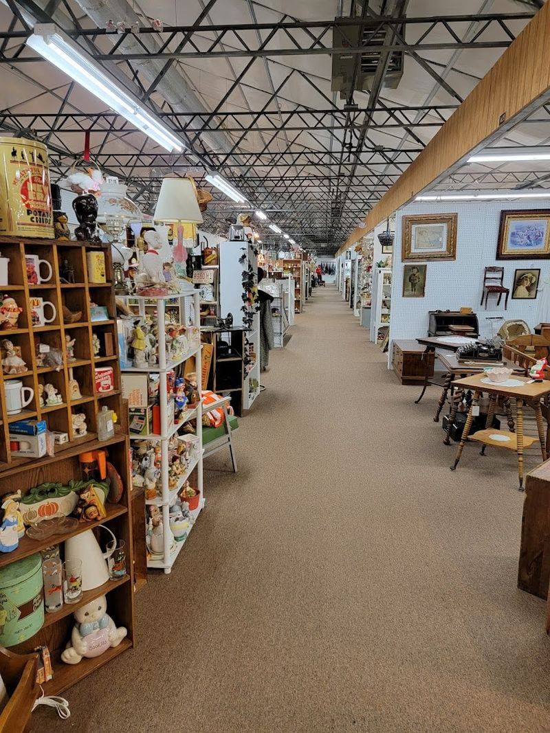 Hundreds of Dealers Under One Roof