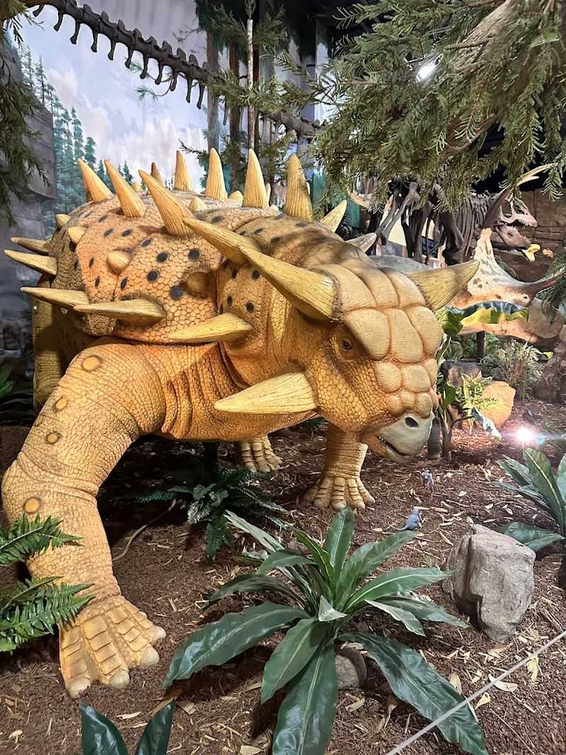 Dinosaur Dioramas With Jaw-Dropping Attention to Detail