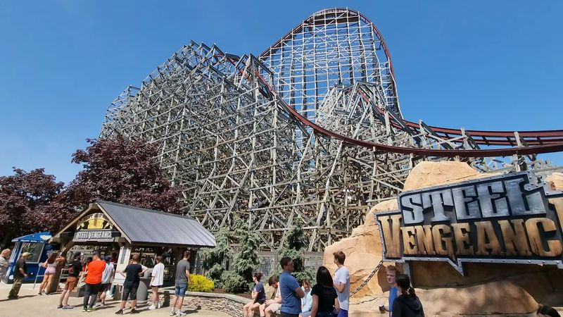 Steel Vengeance: The Hybrid Coaster That Redefined the Game