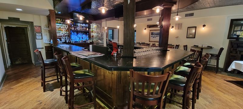 The Bar and Cocktail Experience at Warren Tavern