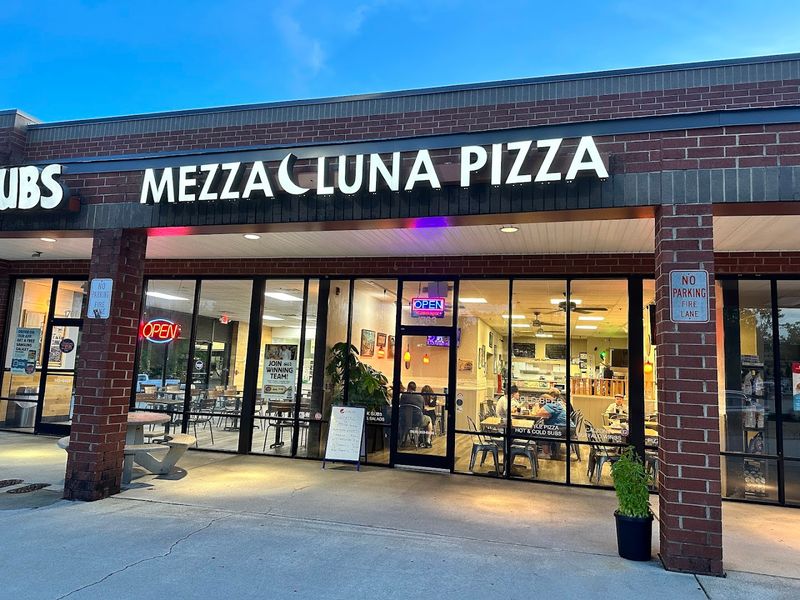 Mezza Luna Pizzeria &ndash; Apex
