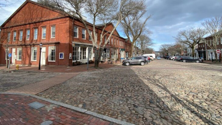 Walk Through a Massachusetts Seaport Where Cobblestone Streets and Whaling-Era Storefronts Still Look Frozen in the 1840s