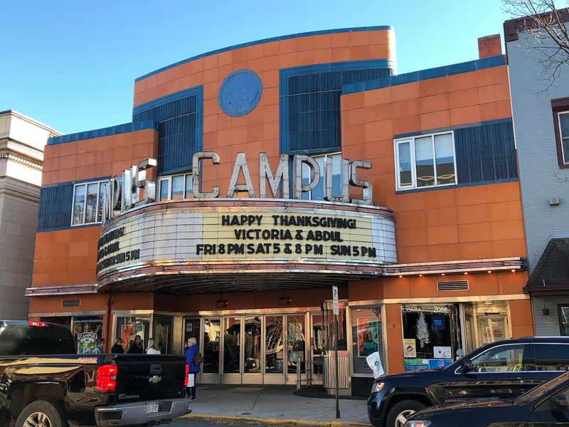 The Art Deco Architecture That Stopped People in Their Tracks