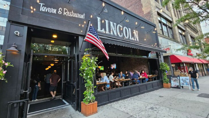 10 Massachusetts Brunch Restaurants Perfect For Cozy Weekend Gatherings