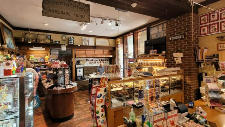 10 Small-Town Candy Shops in Ohio That Smell Like Fresh Chocolate the Moment You Walk In