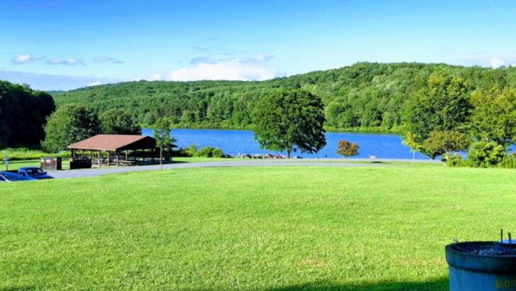 11 Beautiful Pennsylvania Lakes That Shine During Springtime