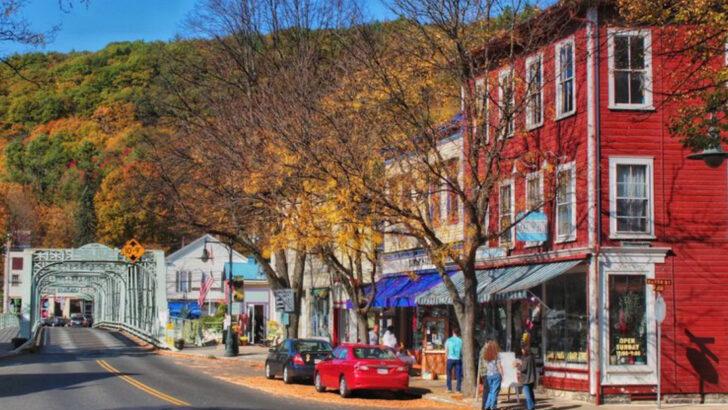 11 Charming Villages in Massachusetts That Feel Frozen In Time
