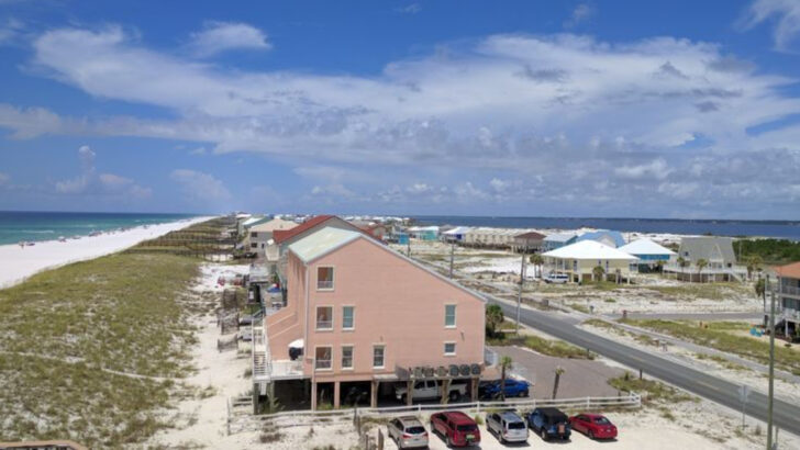 11 Florida Beach Towns That Stay Surprisingly Relaxed During May